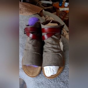 SZ 9 BlowFish sandals Perfect condition OD Green and brown Leather